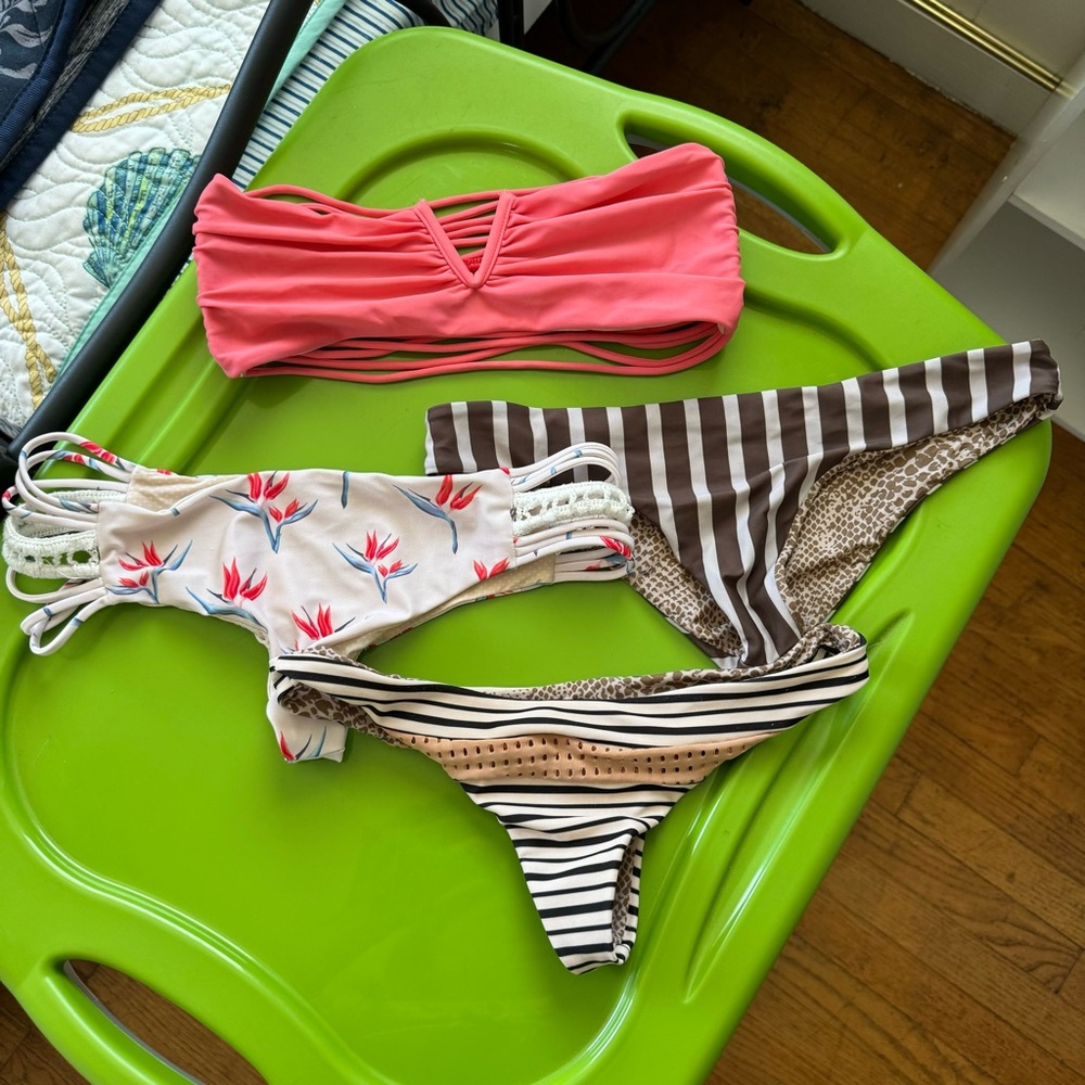 Acacia Separates Bundle of 4